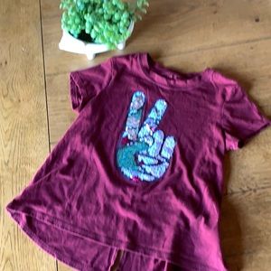 Peace sign Old Navy graphic tee size S 6-7